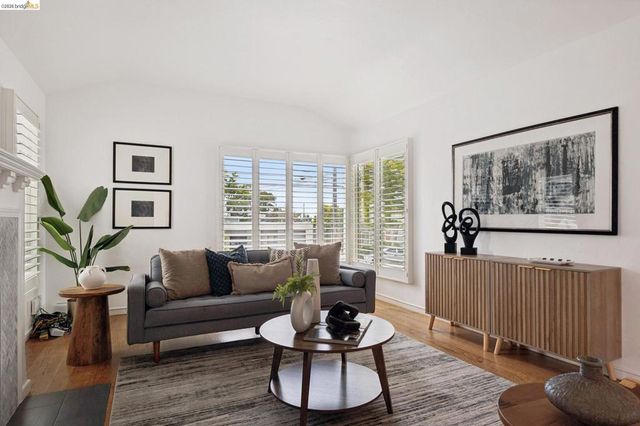 3530 Victor Ave, Oakland, CA 94619