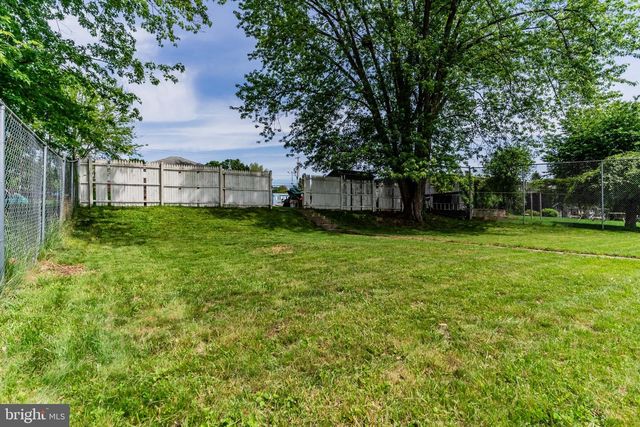 1231 E CARACAS AVE, Hershey, PA 17033