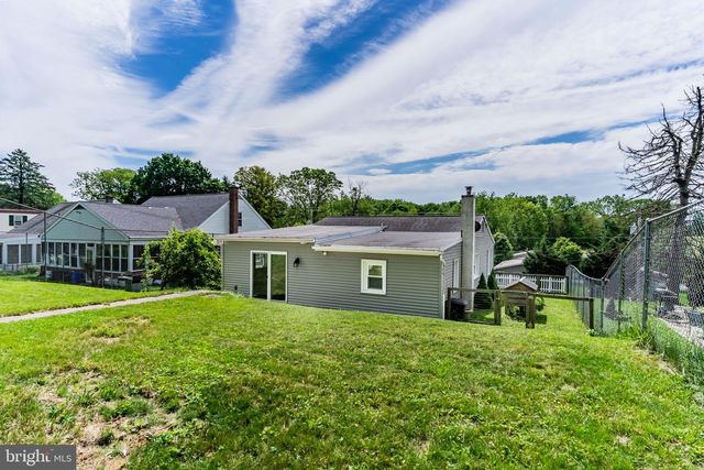 1231 E CARACAS AVE, Hershey, PA 17033