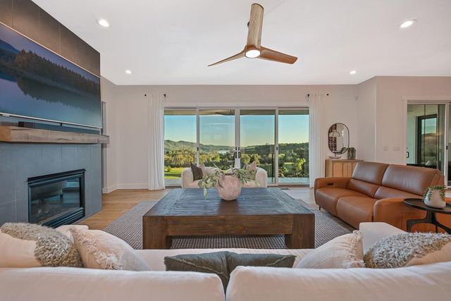 3185 Rattlesnake Rd, Newcastle, CA 95658