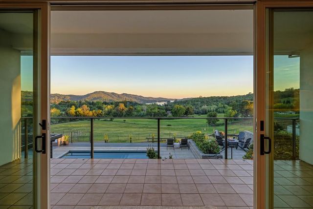 3185 Rattlesnake Rd, Newcastle, CA 95658