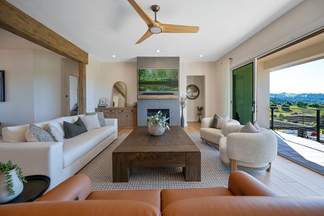 3185 Rattlesnake Rd, Newcastle, CA 95658