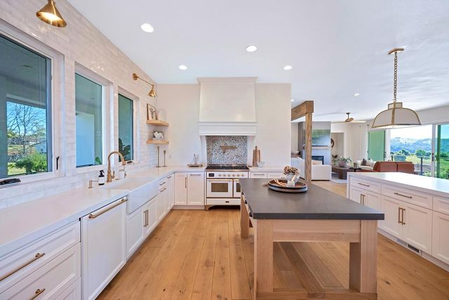 3185 Rattlesnake Rd, Newcastle, CA 95658