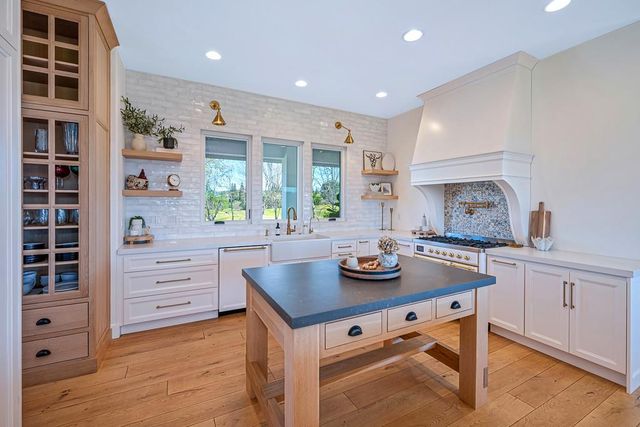 3185 Rattlesnake Rd, Newcastle, CA 95658
