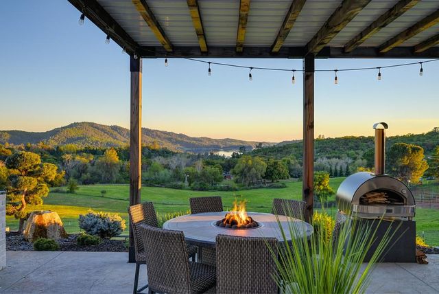 3185 Rattlesnake Rd, Newcastle, CA 95658
