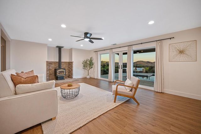 3185 Rattlesnake Rd, Newcastle, CA 95658
