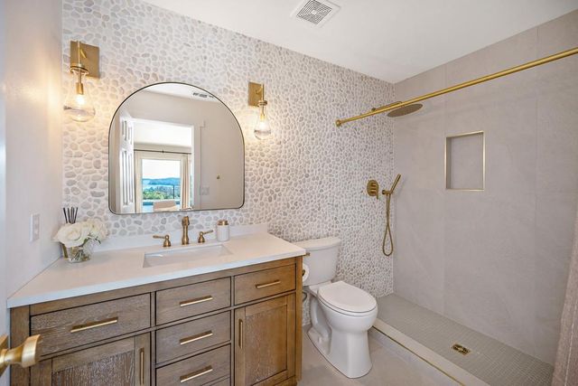 3185 Rattlesnake Rd, Newcastle, CA 95658