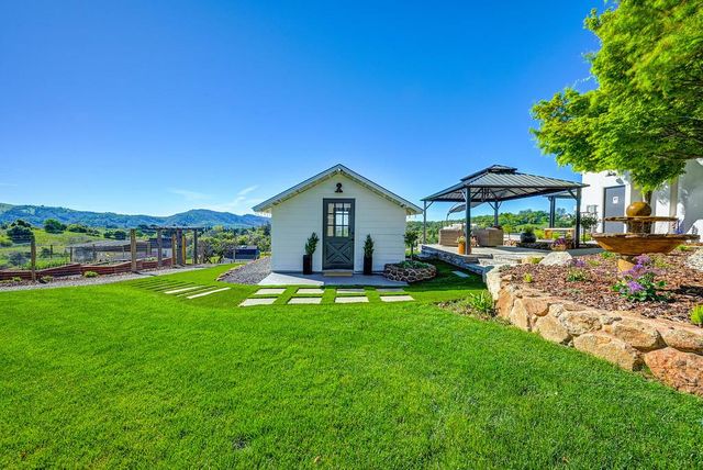 3185 Rattlesnake Rd, Newcastle, CA 95658
