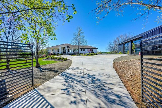 3185 Rattlesnake Rd, Newcastle, CA 95658