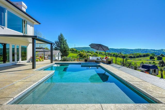 3185 Rattlesnake Rd, Newcastle, CA 95658