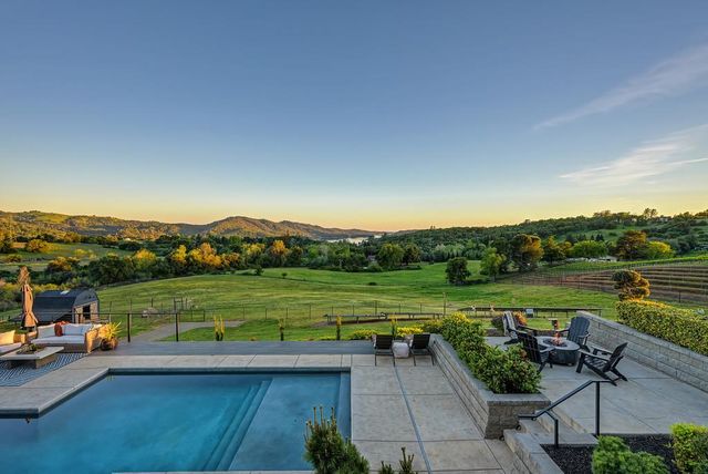 3185 Rattlesnake Rd, Newcastle, CA 95658