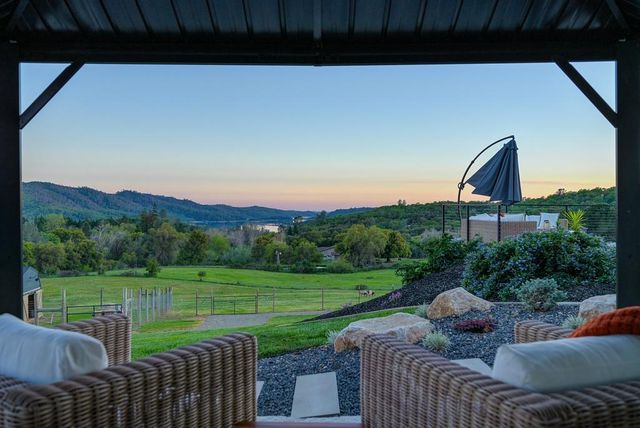 3185 Rattlesnake Rd, Newcastle, CA 95658