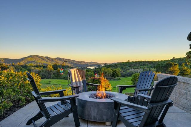 3185 Rattlesnake Rd, Newcastle, CA 95658