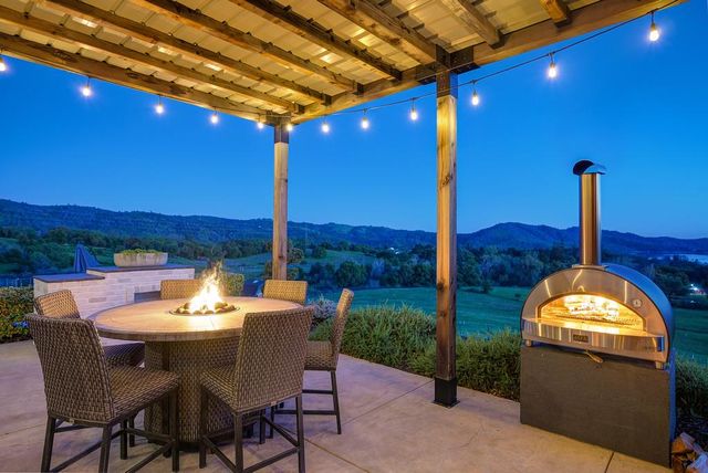 3185 Rattlesnake Rd, Newcastle, CA 95658