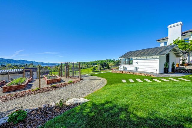 3185 Rattlesnake Rd, Newcastle, CA 95658