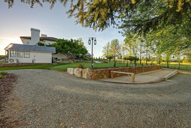 3185 Rattlesnake Rd, Newcastle, CA 95658