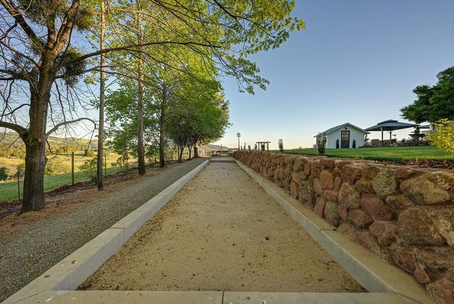 3185 Rattlesnake Rd, Newcastle, CA 95658