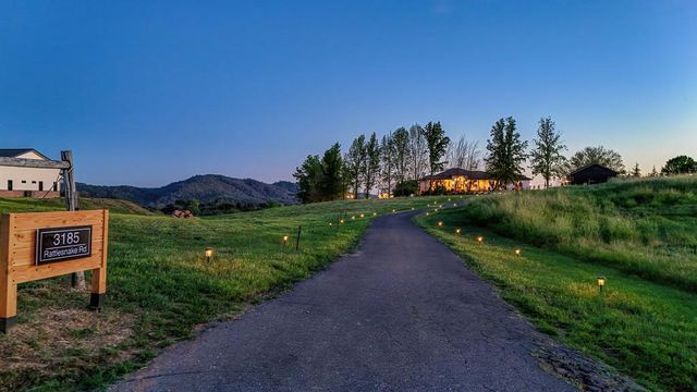 3185 Rattlesnake Rd, Newcastle, CA 95658