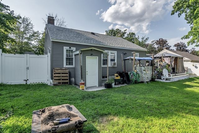 50 Chickering St, Lawrence, MA 01843
