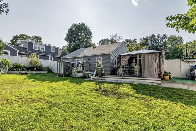 50 Chickering St, Lawrence, MA 01843