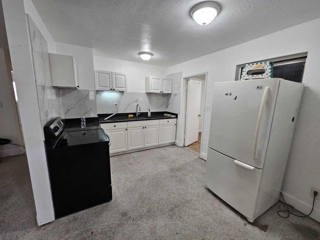 2740 NW 2ND Street, Pompano Beach, FL 33069