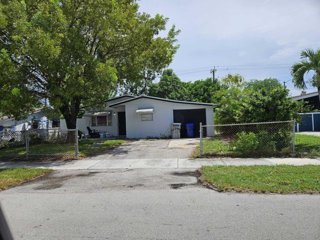 2740 NW 2ND Street, Pompano Beach, FL 33069