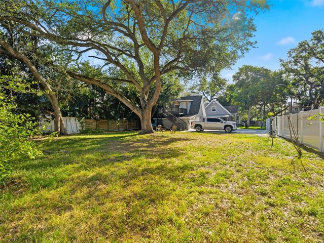 2607 W WYOMING AVENUE, Tampa, FL 33611