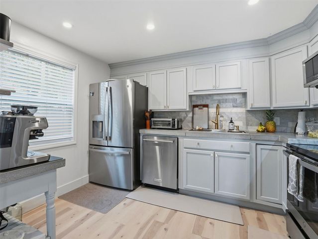 2607 W WYOMING AVENUE, Tampa, FL 33611