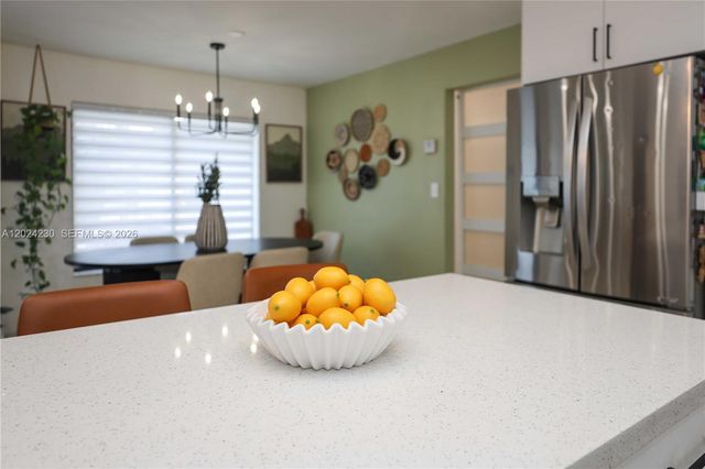 9330 NW 43rd St, Sunrise, FL 33351