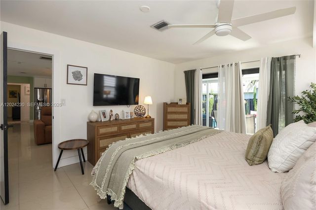 9330 NW 43rd St, Sunrise, FL 33351