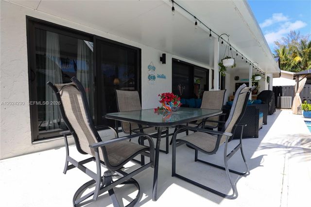 9330 NW 43rd St, Sunrise, FL 33351