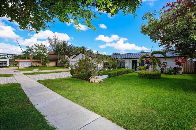 9330 NW 43rd St, Sunrise, FL 33351