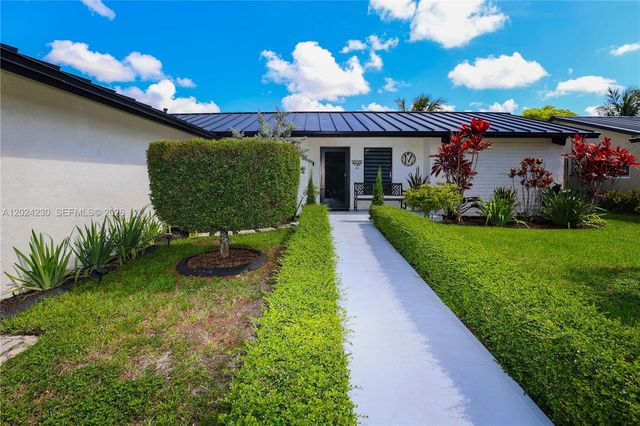 9330 NW 43rd St, Sunrise, FL 33351