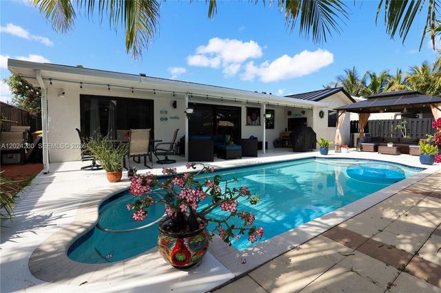 9330 NW 43rd St, Sunrise, FL 33351