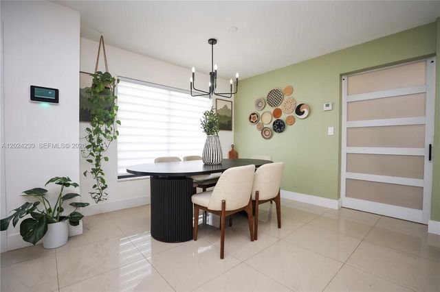 9330 NW 43rd St, Sunrise, FL 33351