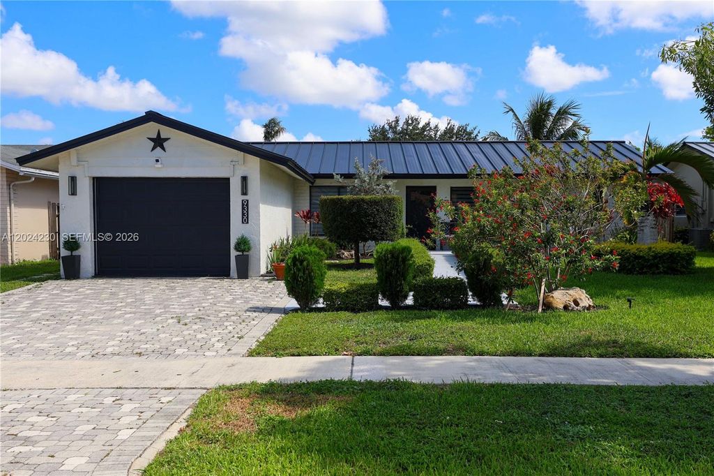 9330 NW 43rd St, Sunrise, FL 33351