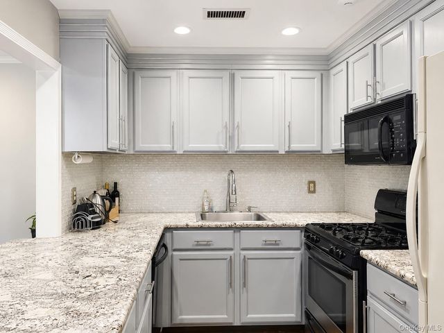 802 Sara Circle, Port Jefferson Station, NY 11776