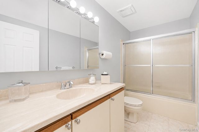 802 Sara Circle, Port Jefferson Station, NY 11776
