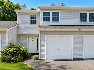 802 Sara Circle, Port Jefferson Station, NY 11776