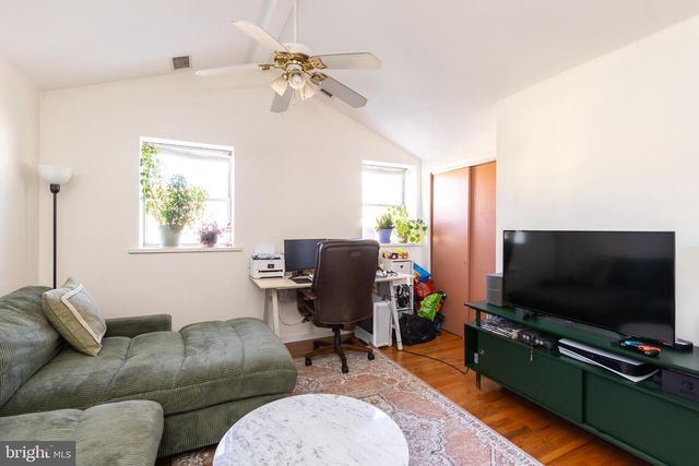 910 MOUNTAIN ST, Philadelphia, PA 19148