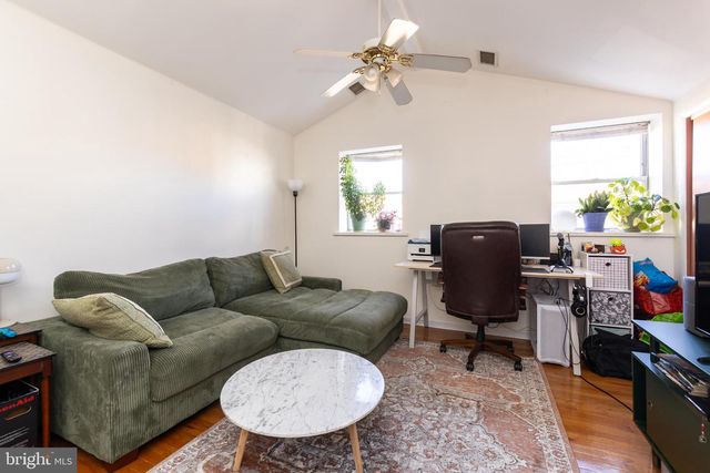 910 MOUNTAIN ST, Philadelphia, PA 19148