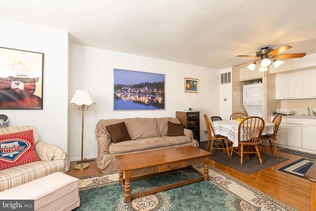 910 MOUNTAIN ST, Philadelphia, PA 19148