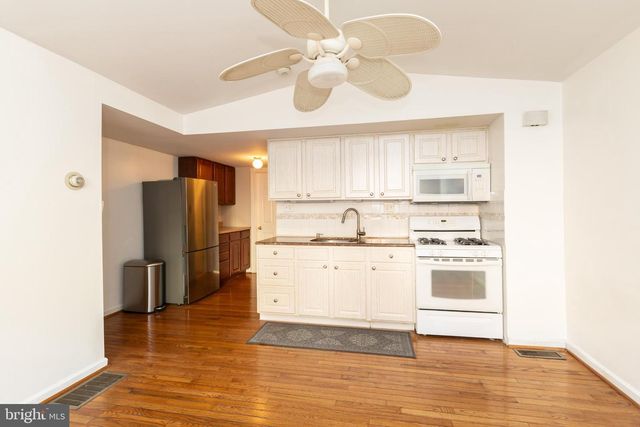 910 MOUNTAIN ST, Philadelphia, PA 19148