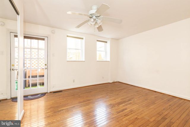 910 MOUNTAIN ST, Philadelphia, PA 19148