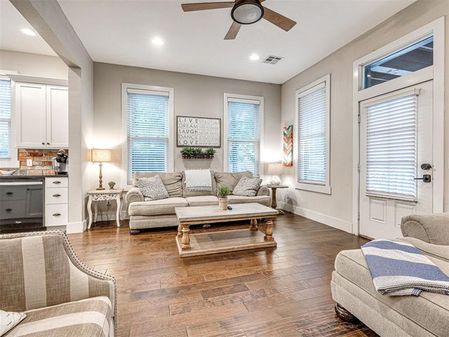48 Park Street, Carlton Landing, OK 74432