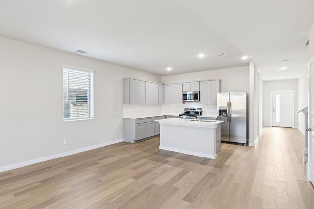 857 Rockcloud Drive, Fort Worth, TX 76052