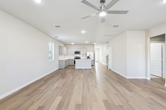 857 Rockcloud Drive, Fort Worth, TX 76052