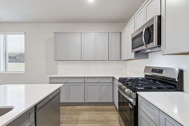 857 Rockcloud Drive, Fort Worth, TX 76052