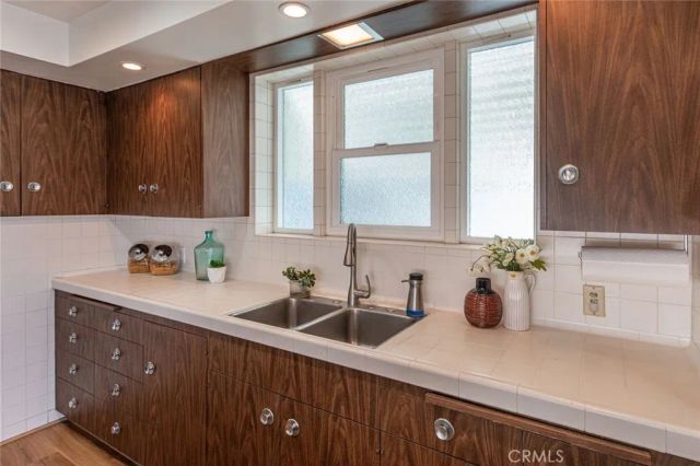 517 S Griffith Park, Burbank, CA 91506