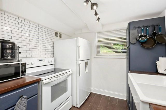 677 Holmes Street NW, Atlanta, GA 30318